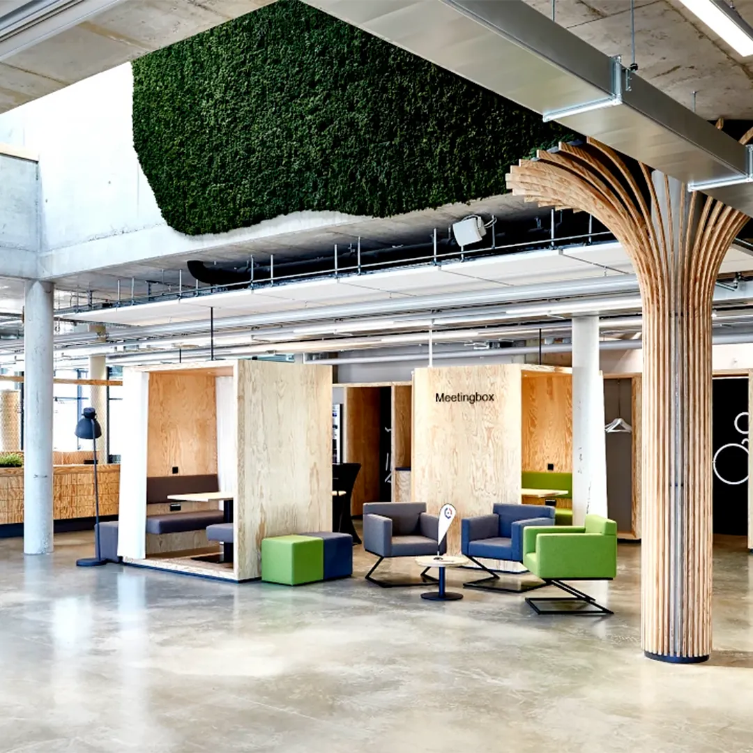 Das traditionelle Büro, wie wir es in den letzten Jahrzehnten gekannt und genutzt haben, ist durch die Digitalisierung und die daraus resultierenden Möglichkeiten nicht mehr zeitgemäß. Arbeitgeber und Arbeitnehmer sind für die Anforderungen der neuen Arbeitswelt sensibilisiert. Die Platz- und Raumkonzepte von früher sind nun nicht mehr auf die Bedürfnisse der Menschen anwendbar. Damit geht auch die Ära der klassischen Arbeitswelt verloren. Wir sehen darin jedoch eine Chance, der es nun zu begegnen gilt.